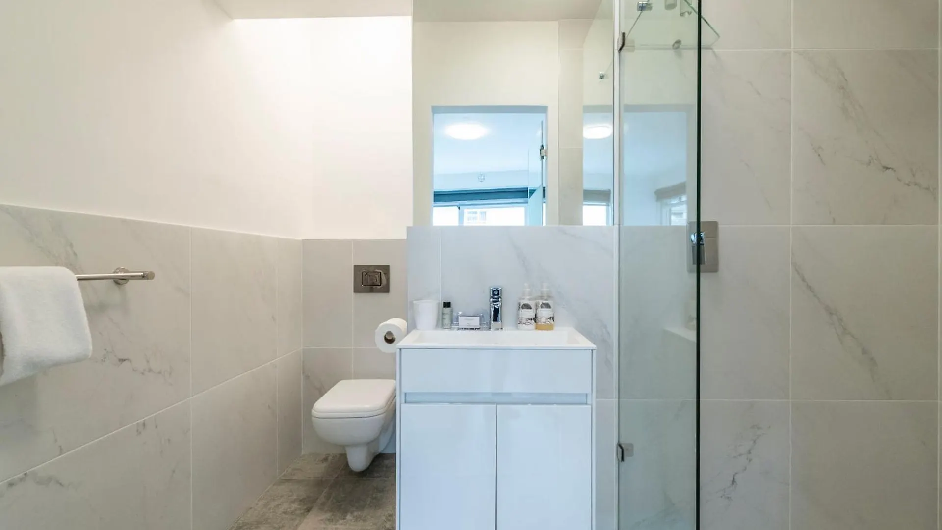 Apartment Modern Coastal Apt In Sea Point Cape Town